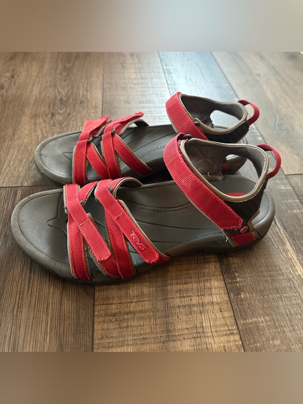 Teva "Tirra " Hiking Sandals Women's Size 9 Red Gradient